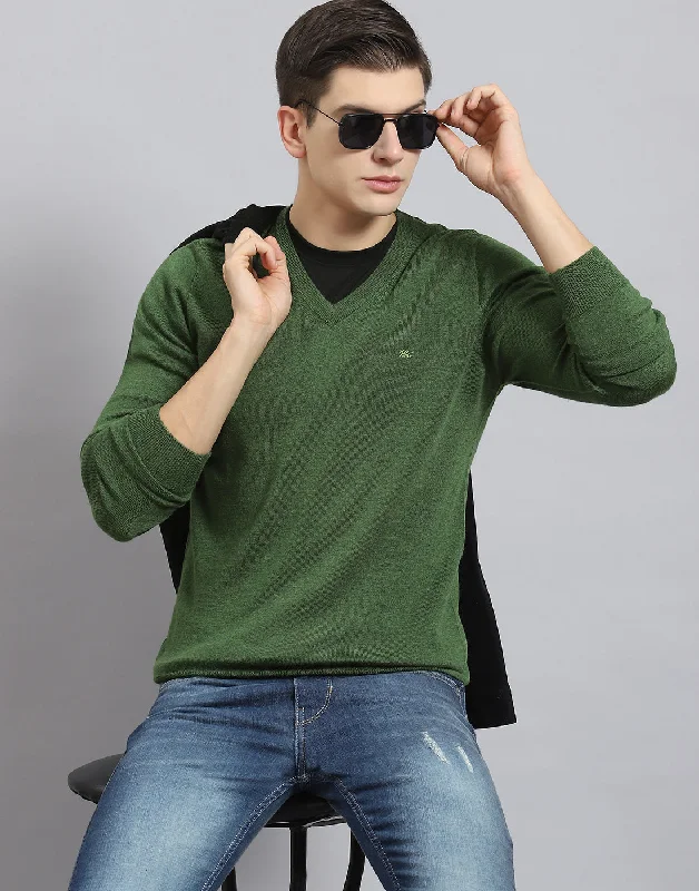 Men's Sweaters with Tapered ShapesMen Green Solid V Neck Full Sleeve Pullover