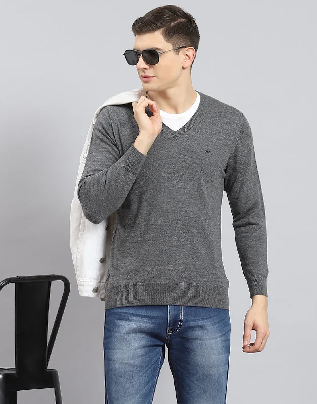 Men's Sweaters for AutumnMen Grey Solid V Neck Full Sleeve Pullover