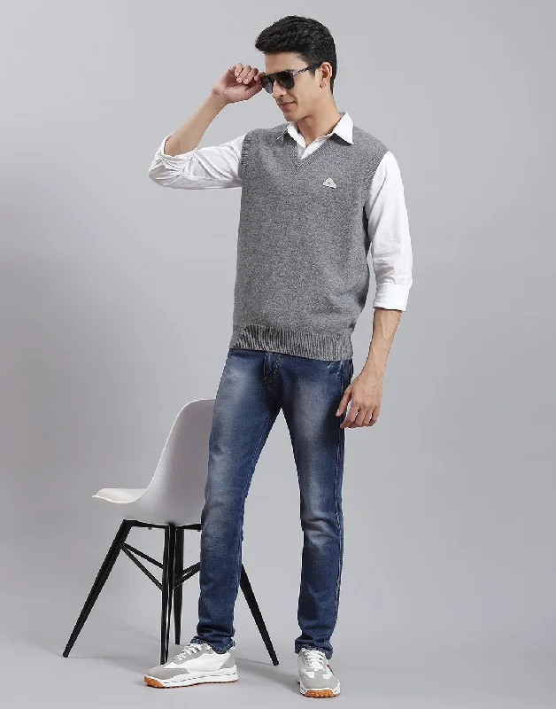 Men's Sweaters with Herringbone PatternsMen Grey Solid V Neck Sleeveless Sweater