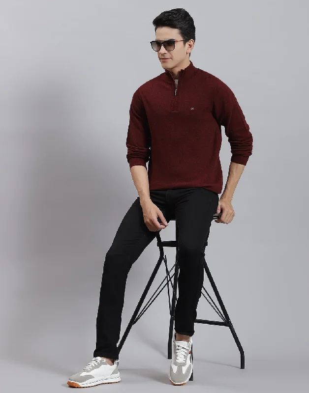 Fitted Men's Slim-Fit SweatersMen Maroon Solid Stand Collar Full Sleeve Pullover